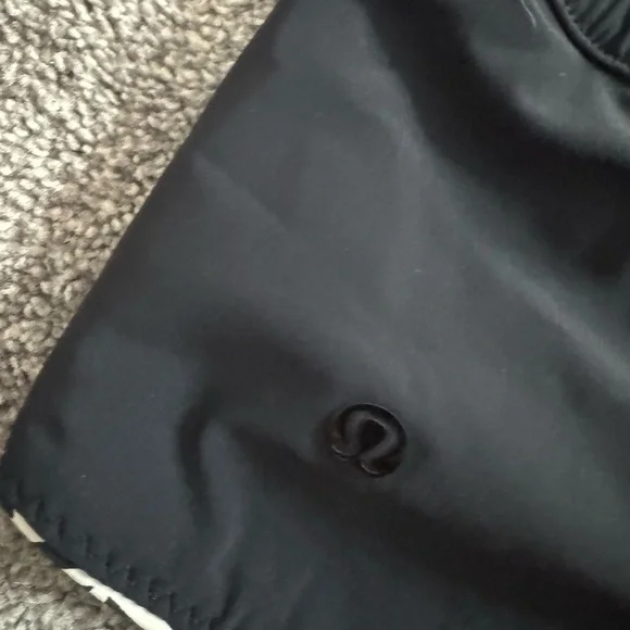 Women's Lululemon Shanti Surf Shorts Irreversible - Black/Patterned - Size 0 - Picture 5 of 5